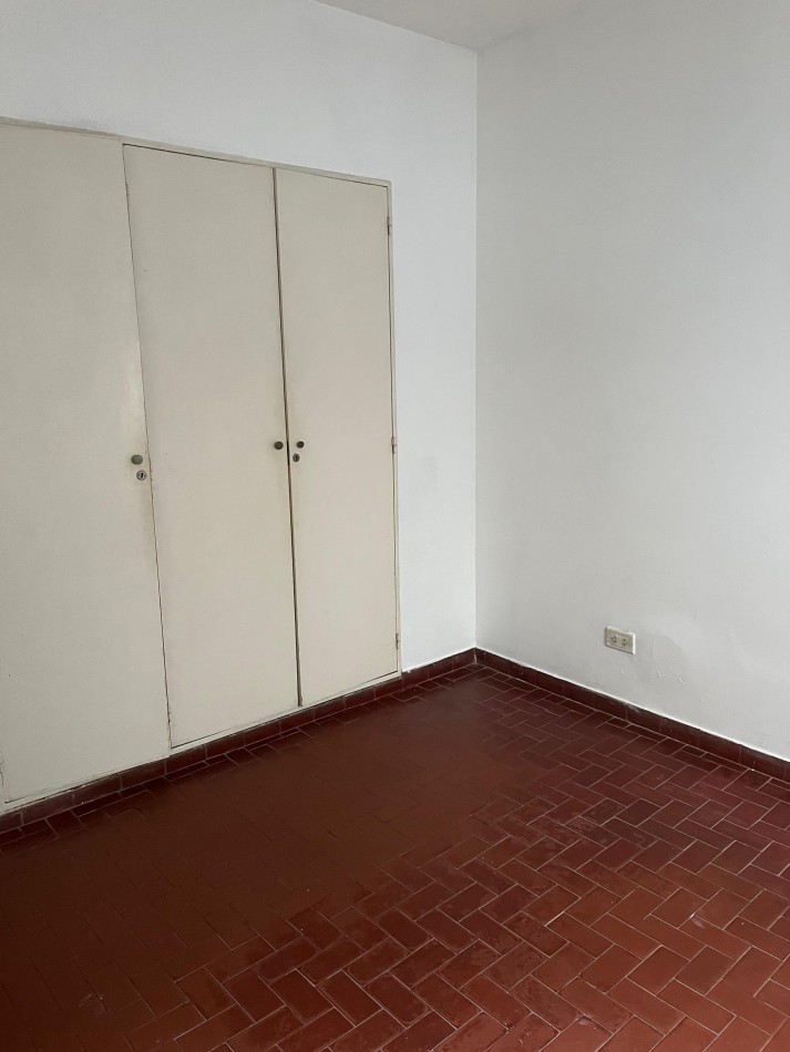 Vendo amplio departamento de 1 dorm. a una cuadra de PLAZA  DE MAYO