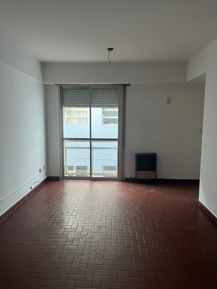 Vendo amplio departamento de 1 dorm. a una cuadra de PLAZA  DE MAYO