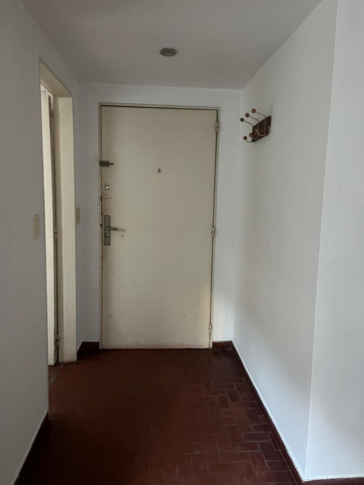 Vendo amplio departamento de 1 dorm. a una cuadra de PLAZA  DE MAYO