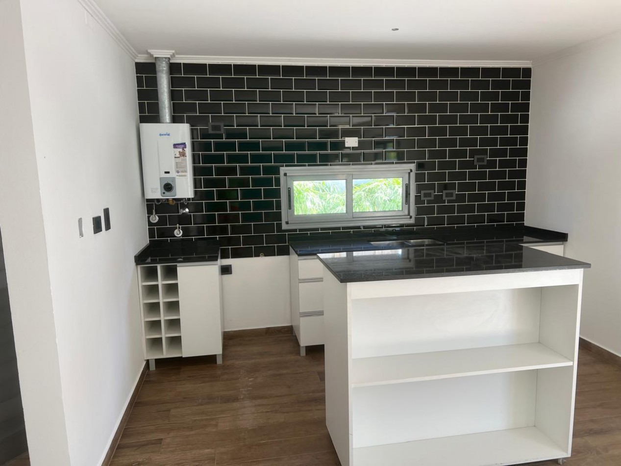 SE VENDE CASA TIPO DUPLEX DE 3 DORMITORIOS ZONA PARACAO