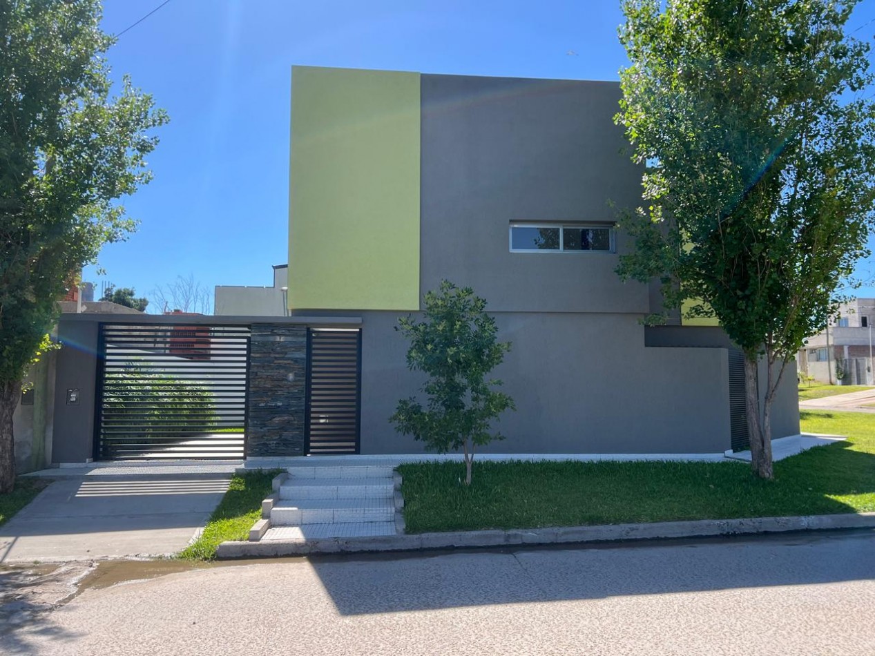 SE VENDE CASA TIPO DUPLEX DE 3 DORMITORIOS ZONA PARACAO