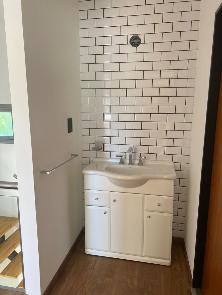 SE VENDE CASA TIPO DUPLEX DE 3 DORMITORIOS ZONA PARACAO