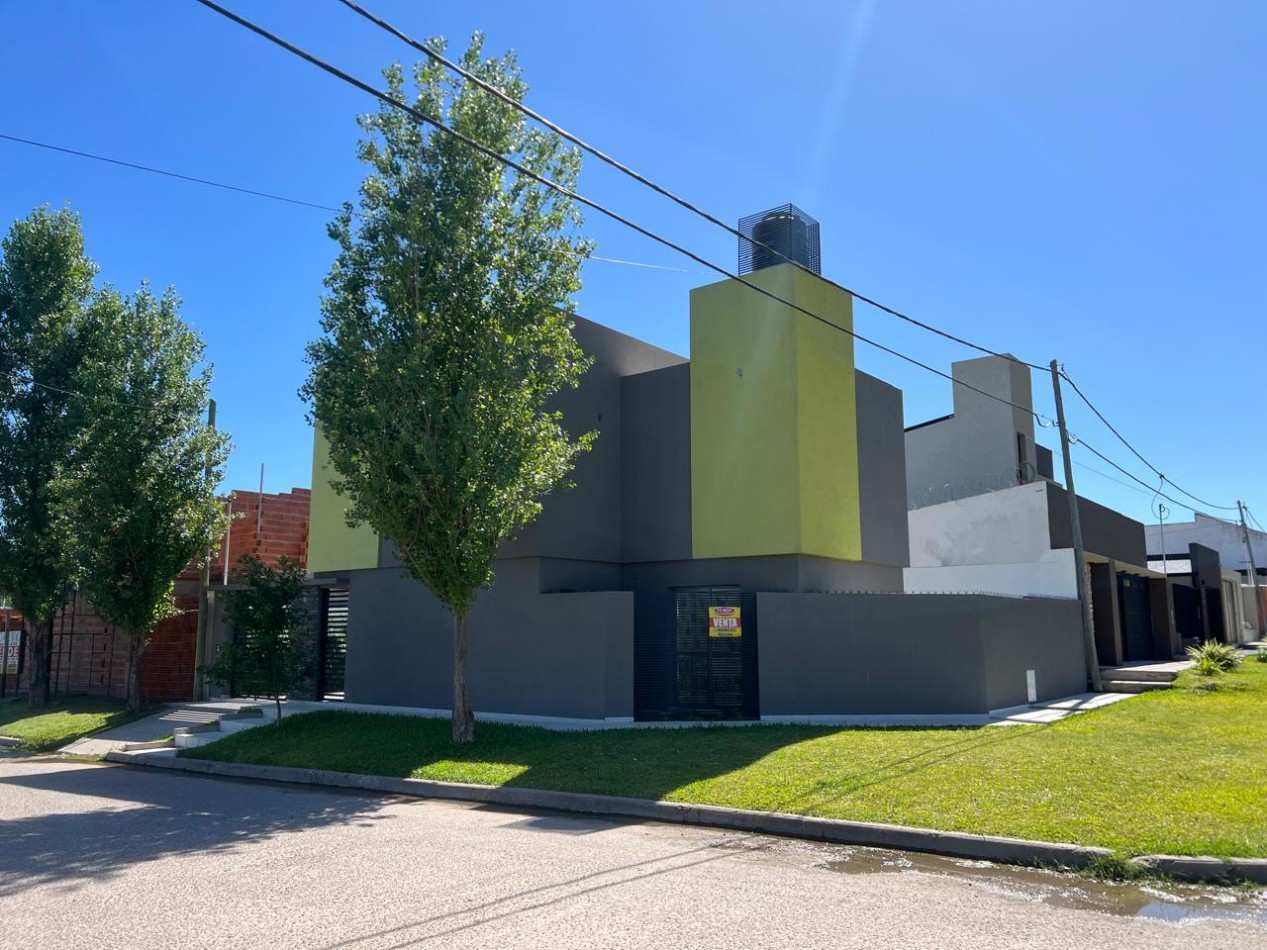 SE VENDE CASA TIPO DUPLEX DE 3 DORMITORIOS ZONA PARACAO