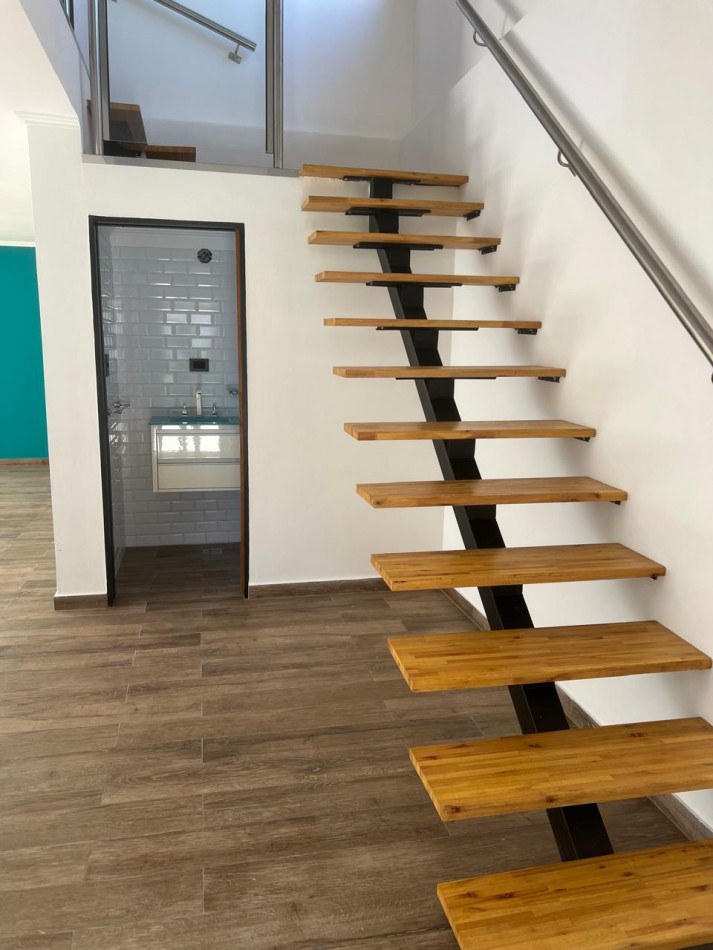 SE VENDE CASA TIPO DUPLEX DE 3 DORMITORIOS ZONA PARACAO