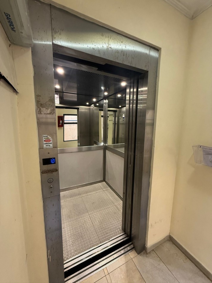 Se vende departamento zona Shoping Paseo del Parana