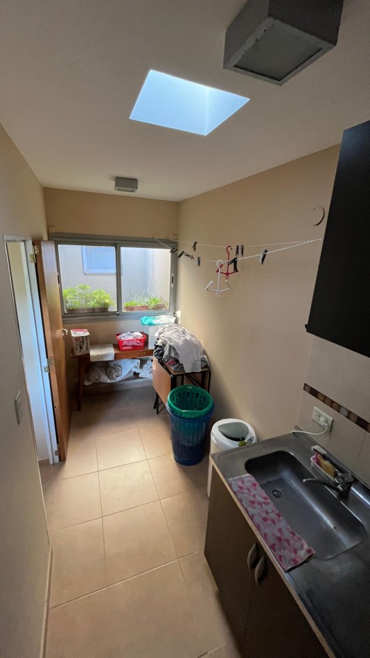 Vendo casa 2 dorm, 2 baños, piscina, quincho, cochera doble, patio verde en Oro Verde!