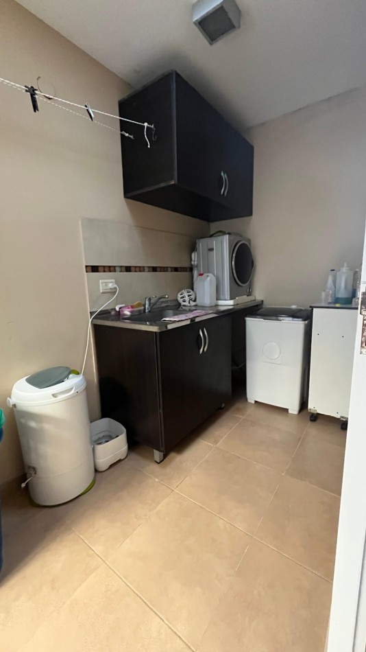 Vendo casa 2 dorm, 2 baños, piscina, quincho, cochera doble, patio verde en Oro Verde!