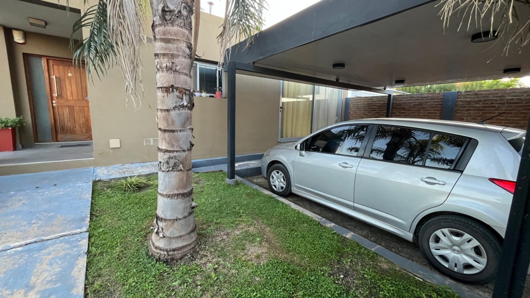 Vendo casa 2 dorm, 2 baños, piscina, quincho, cochera doble, patio verde en Oro Verde!