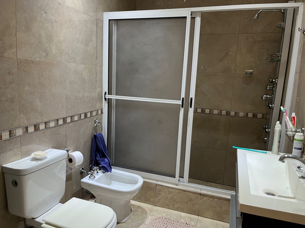 Vendo Casa 3 dorm, doble cochera , Pileta y Quincho Zona Gazzano!
