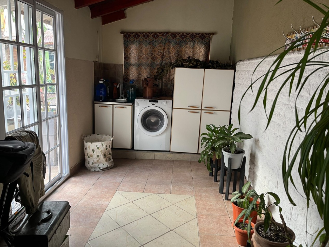 Vendo Casa 3 dorm, doble cochera , Pileta y Quincho Zona Gazzano!