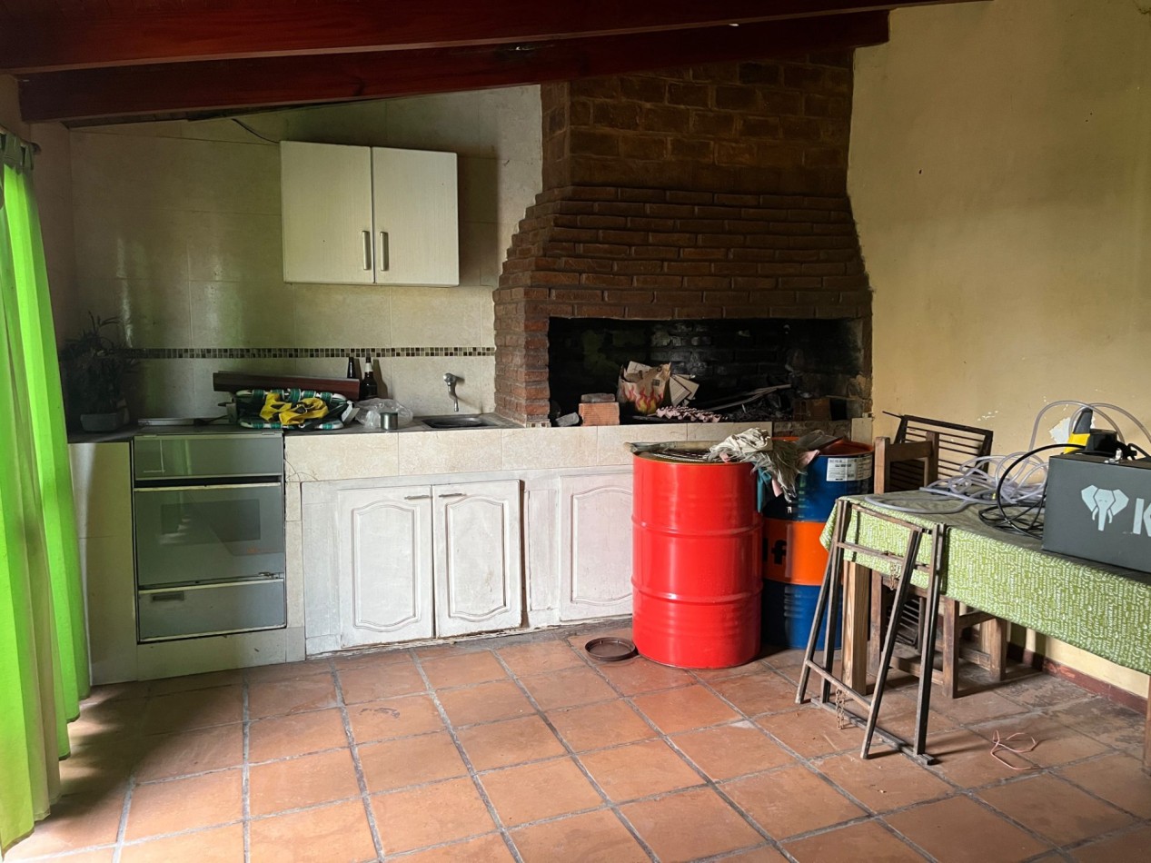 Vendo Casa 3 dorm, doble cochera , Pileta y Quincho Zona Gazzano!