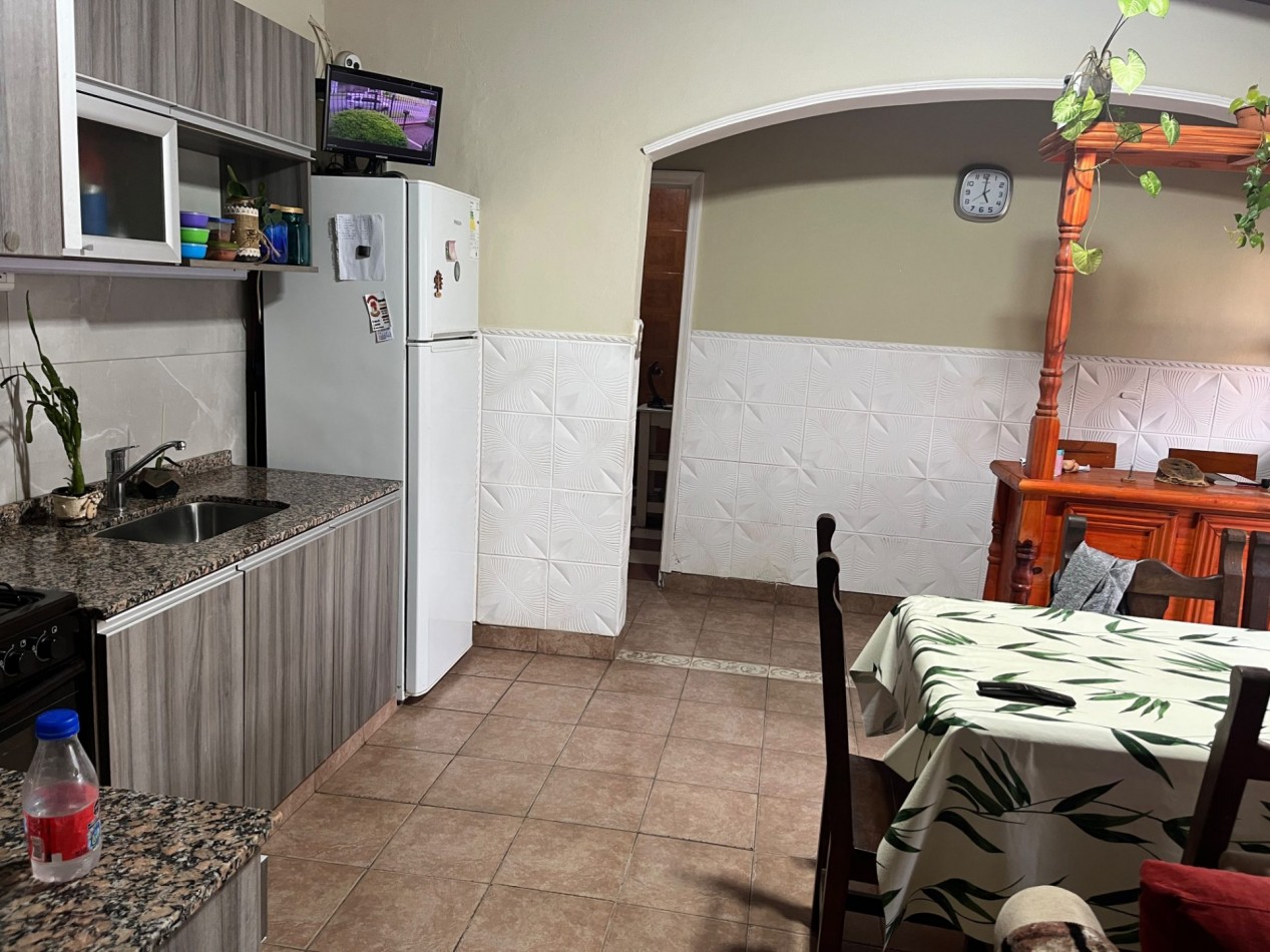 Vendo Casa 3 dorm, doble cochera , Pileta y Quincho Zona Gazzano!