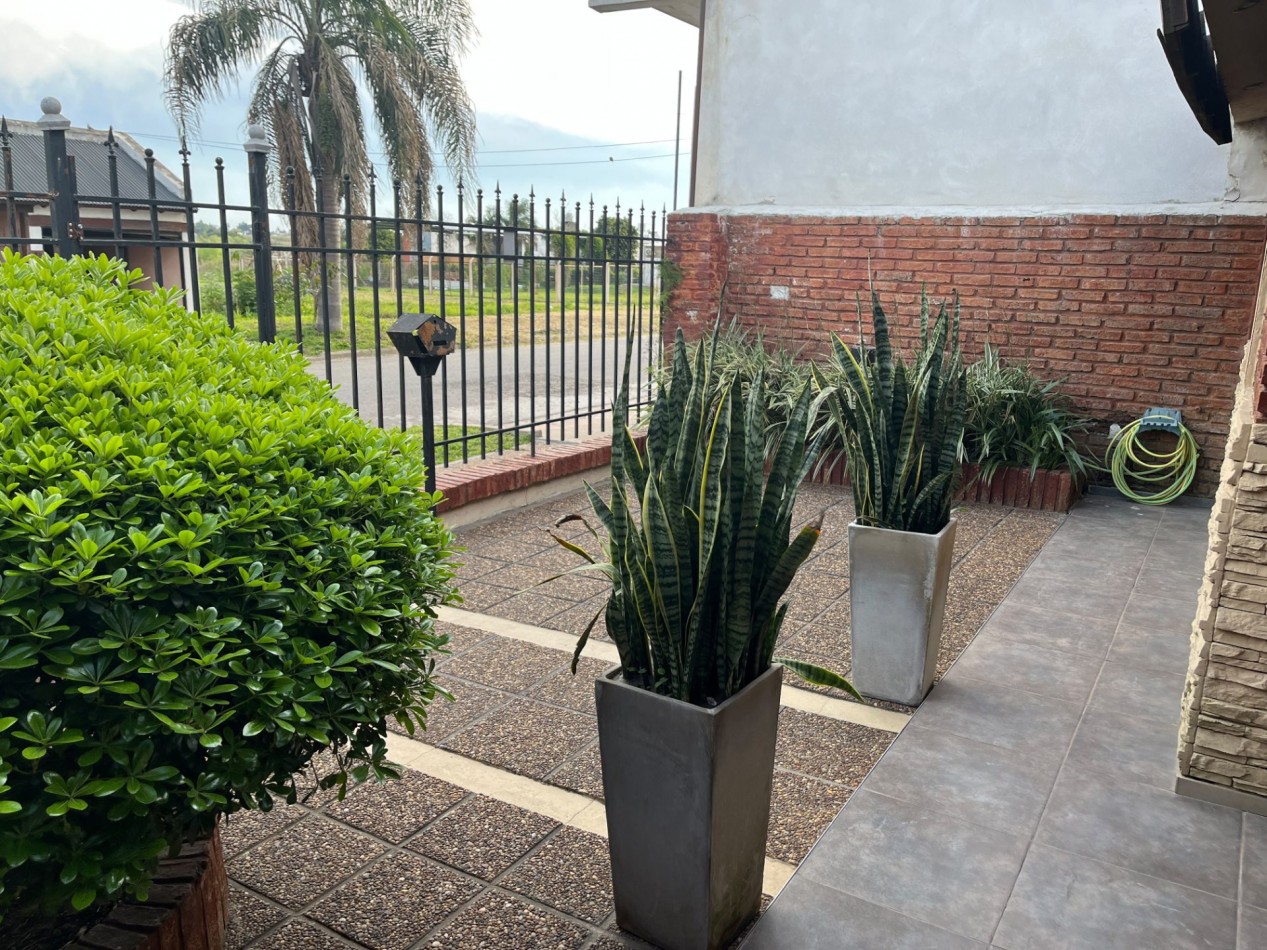 Vendo Casa 3 dorm, doble cochera , Pileta y Quincho Zona Gazzano!