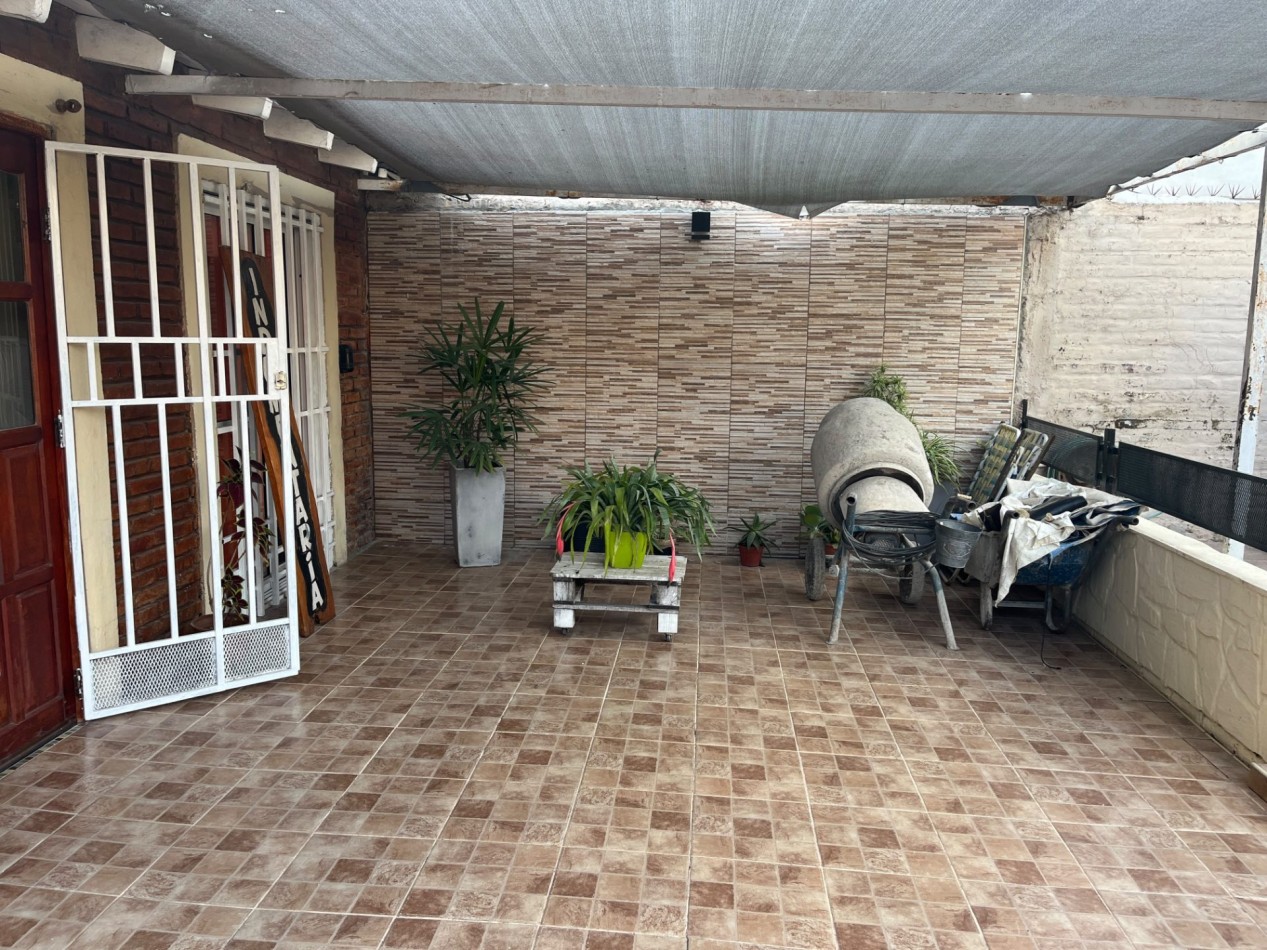 Vendo Casa 3 dorm, doble cochera , Pileta y Quincho Zona Gazzano!