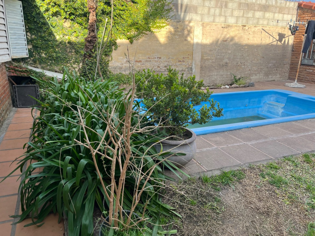 Vendo Casa 3 dorm, doble cochera , Pileta y Quincho Zona Gazzano!