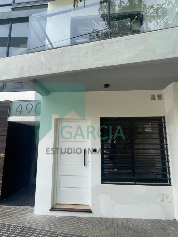 En venta departamento de un dormitorio zona centro , con patio , todos los servicios !