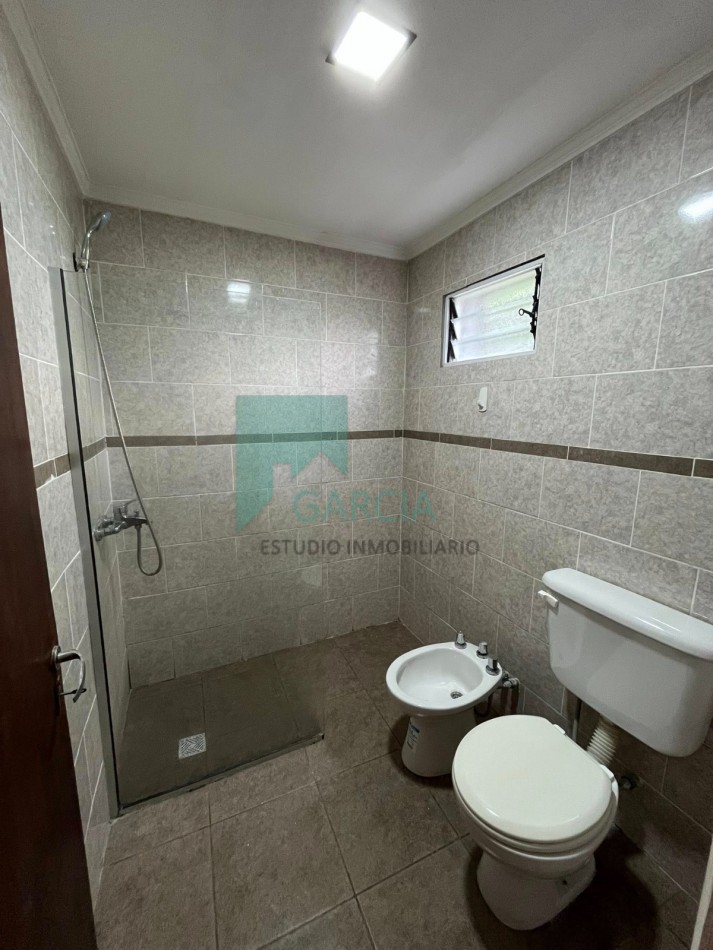 Alquilo casa de 3 dormitorios y piscina zona Crisologo Larralde y Av. Zanni