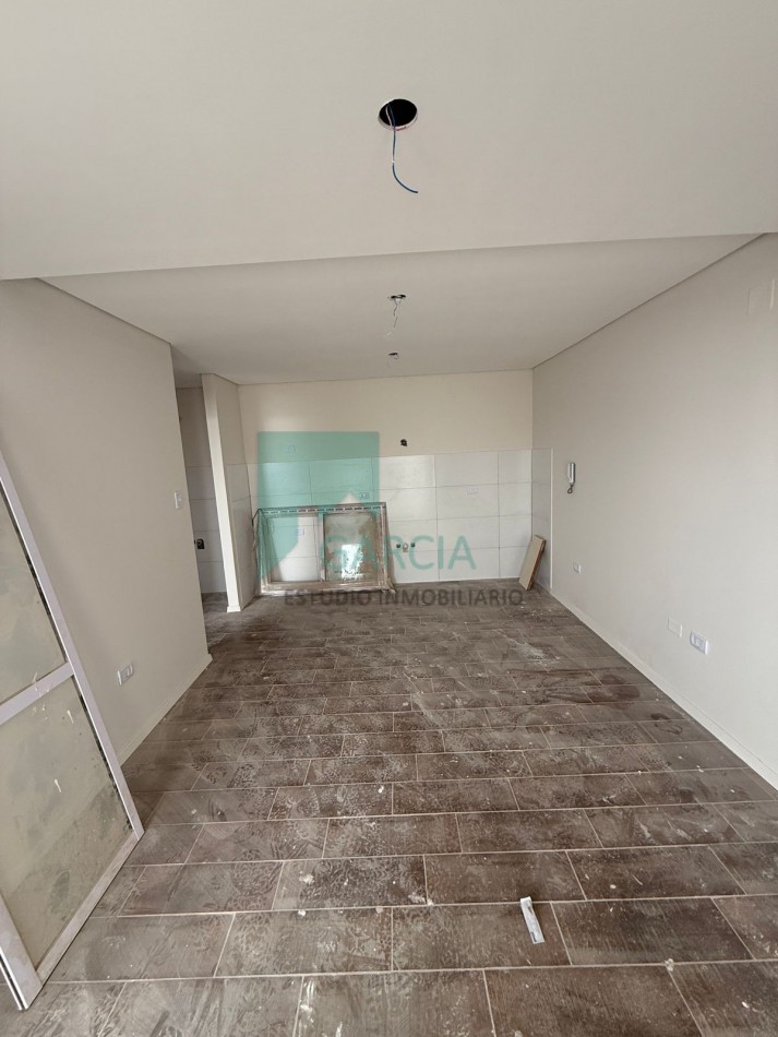 Vendo monoambientes, dpto 1 y 3 dormitorios, cochera ,lokers y un local zona Centro!