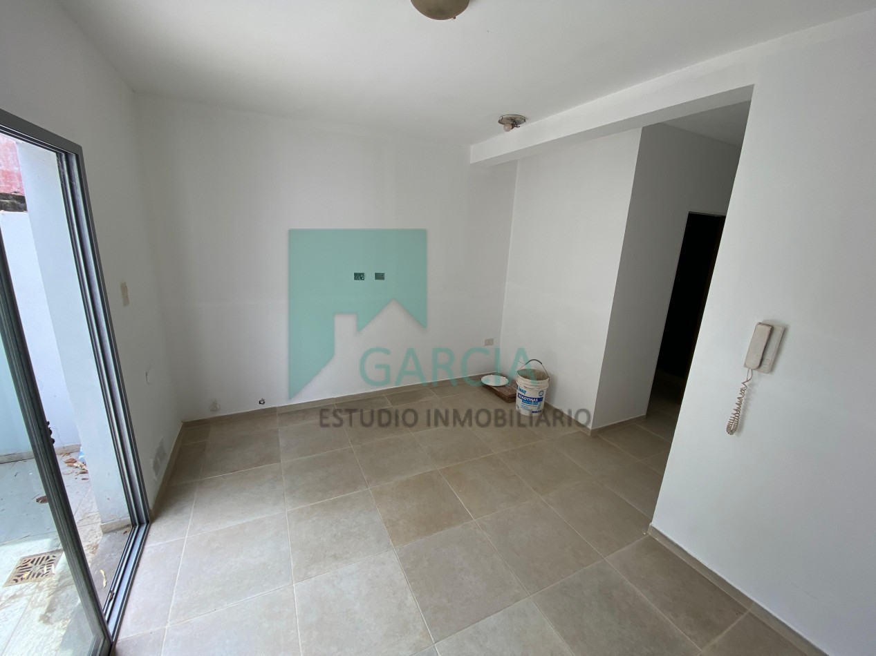 En venta departamento un dormitorio zona centro con patio !