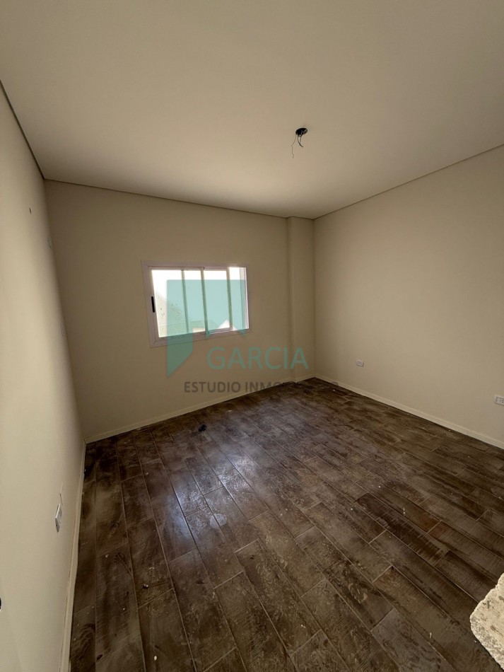 Vendo monoambientes, dpto 1 y 3 dormitorios, cochera ,lokers y un local zona Centro!