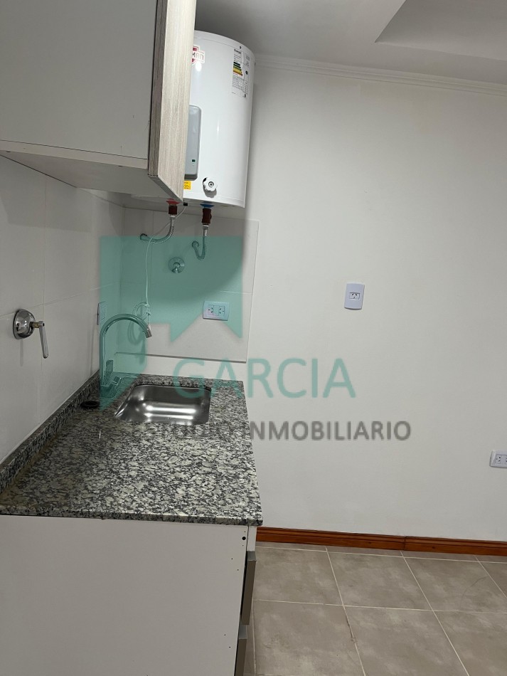 Vendo monoambiente a estrenar con balcon y ascesor zona Laprida y Patagonia.