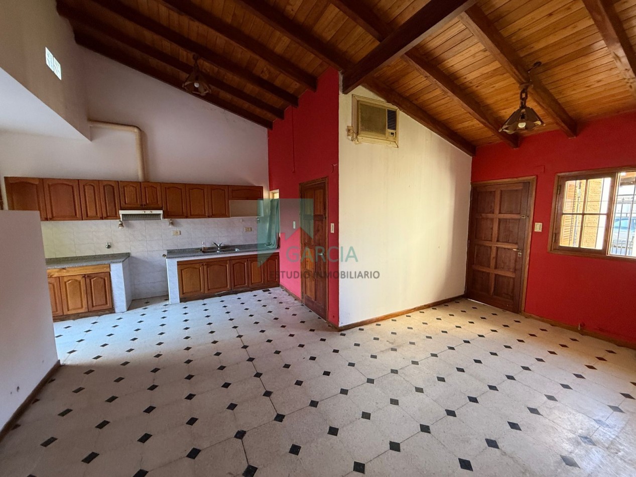 Alquilo casa 3 dorm, cochera, patio verde zona Av. Don Bosco y Randisi!