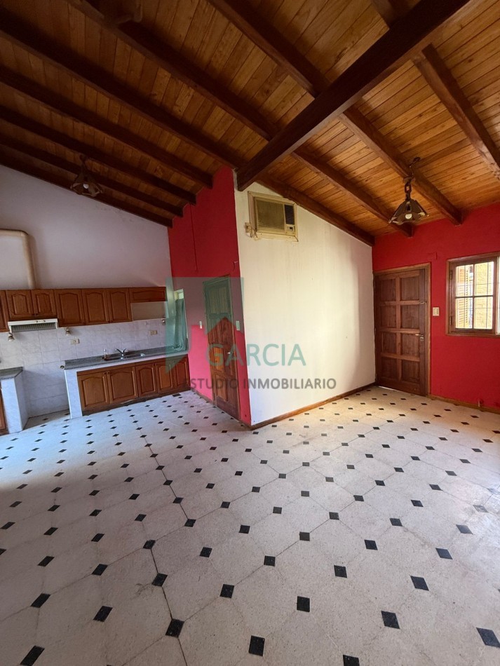 Alquilo casa 3 dorm, cochera, patio verde zona Av. Don Bosco y Randisi!