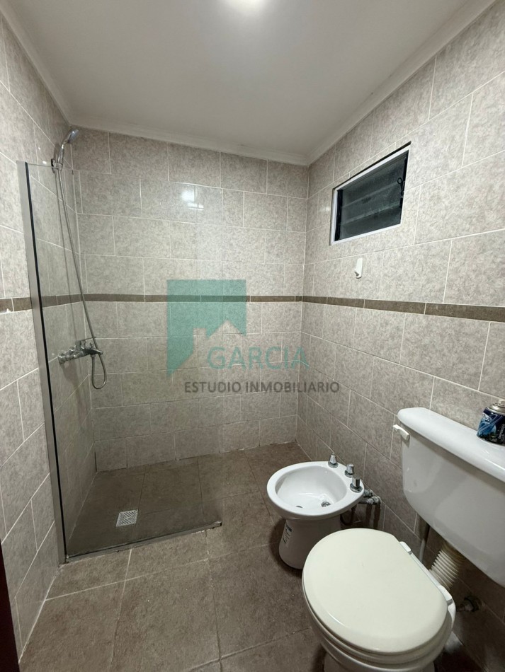 Alquilo casa de 3 dormitorios y piscina zona Crisologo Larralde y Av. Zanni