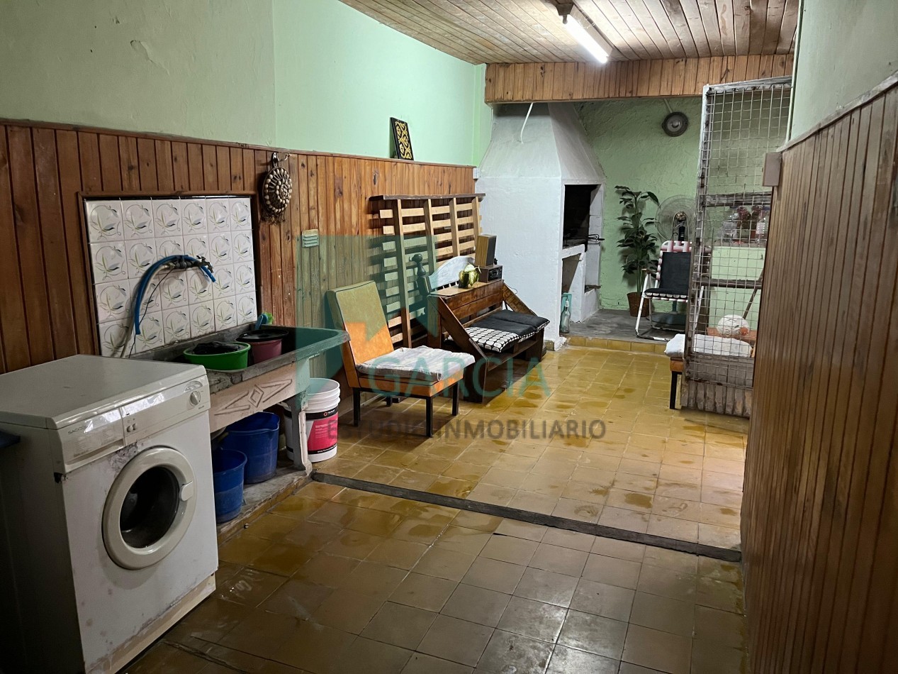 VENDO CASA EN CHACABUCO CASI PERON