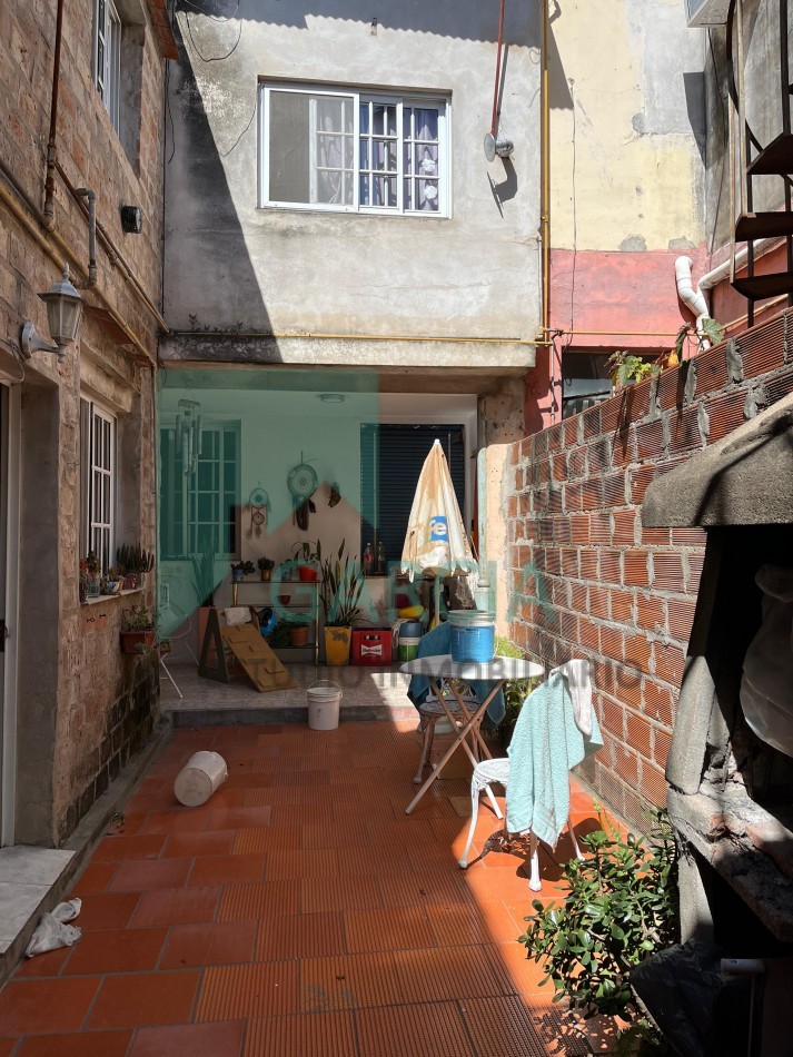 VENDO CASA ZONA CENTRO A UNA CUADRA DE LA PEATONAL SAN MARTIN