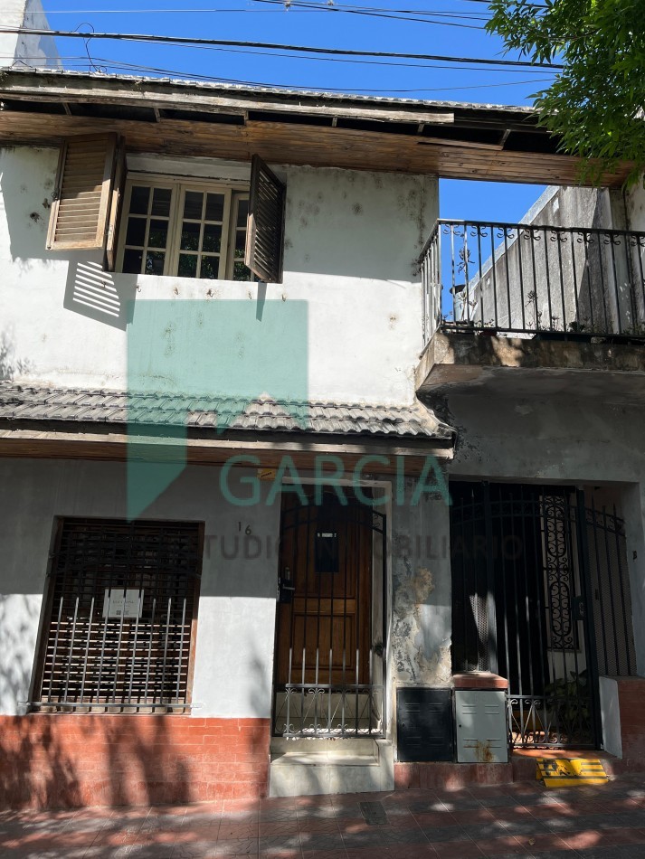 VENDO CASA ZONA CENTRO A UNA CUADRA DE LA PEATONAL SAN MARTIN