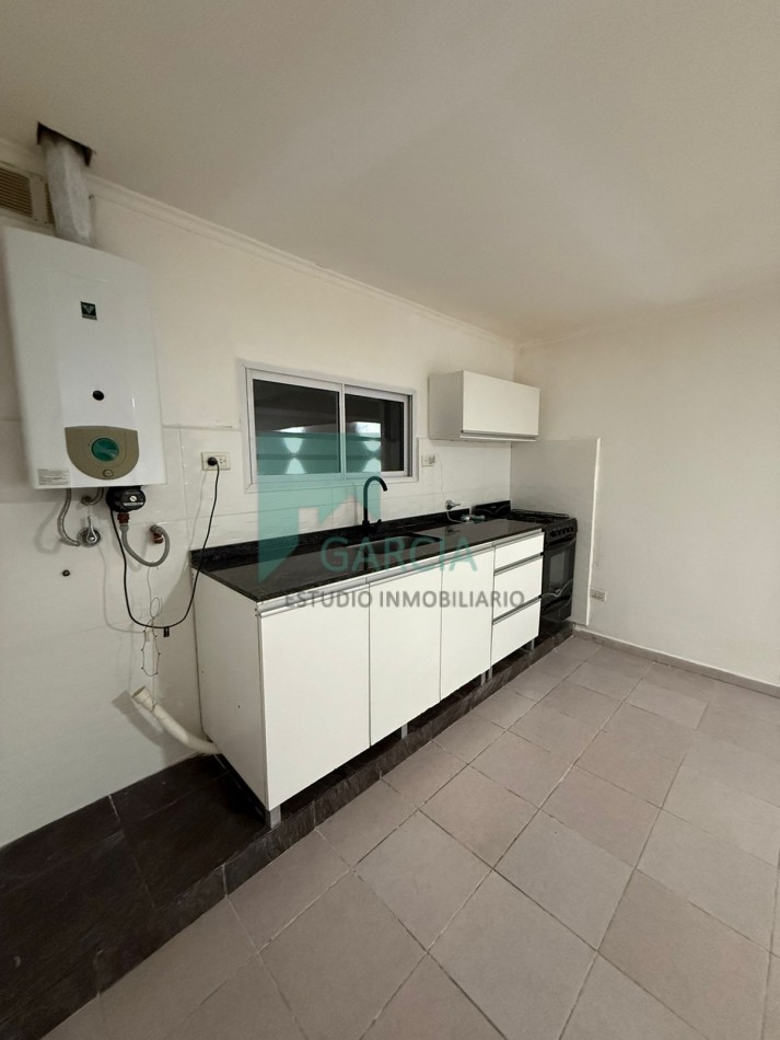 Alquilo casa de 3 dormitorios y piscina zona Crisologo Larralde y Av. Zanni