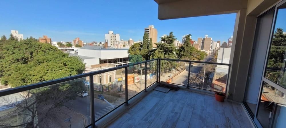 En venta departamento tres dormitorios, tres baños, zona parque !