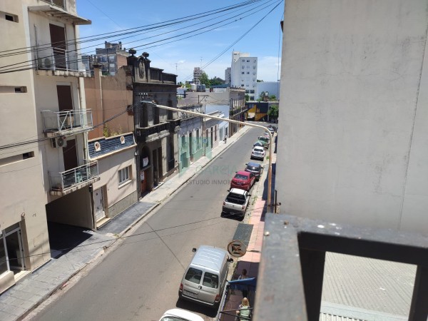 RETASADO ! VENDO CASA A METROS DE LA PLAZA DE MAYO Y PEATONAL