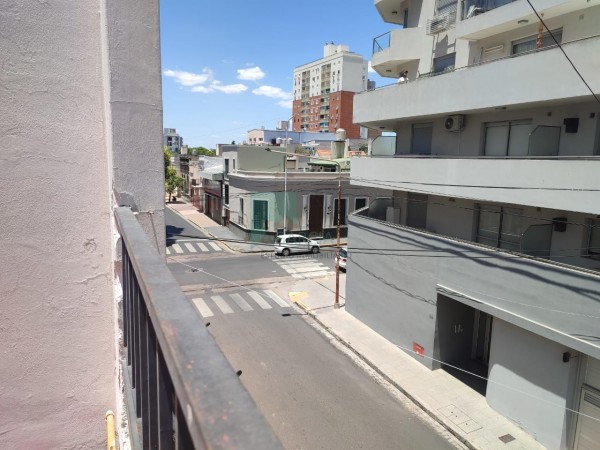 RETASADO ! VENDO CASA A METROS DE LA PLAZA DE MAYO Y PEATONAL