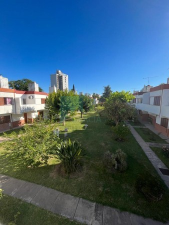 SE VENDE DUPLEX ZONA PARQUE URQUIZA CON COCHERA