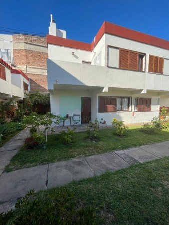 SE VENDE DUPLEX ZONA PARQUE URQUIZA CON COCHERA