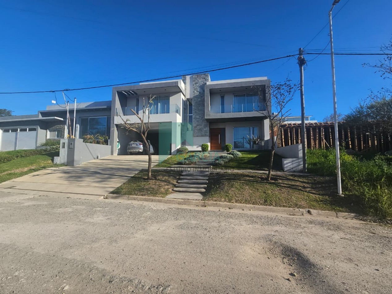 SE VENDE CASA ZONA ACCESO NORTE