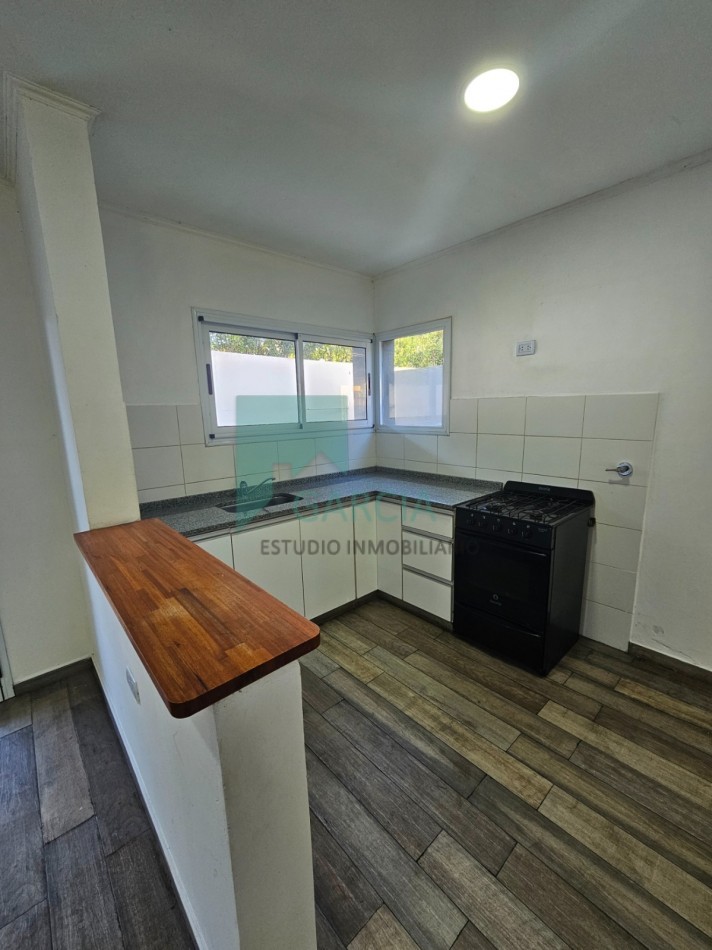 SE ALQUILA CASA DE 3 DORMITORIOS ZONA LA TOMA