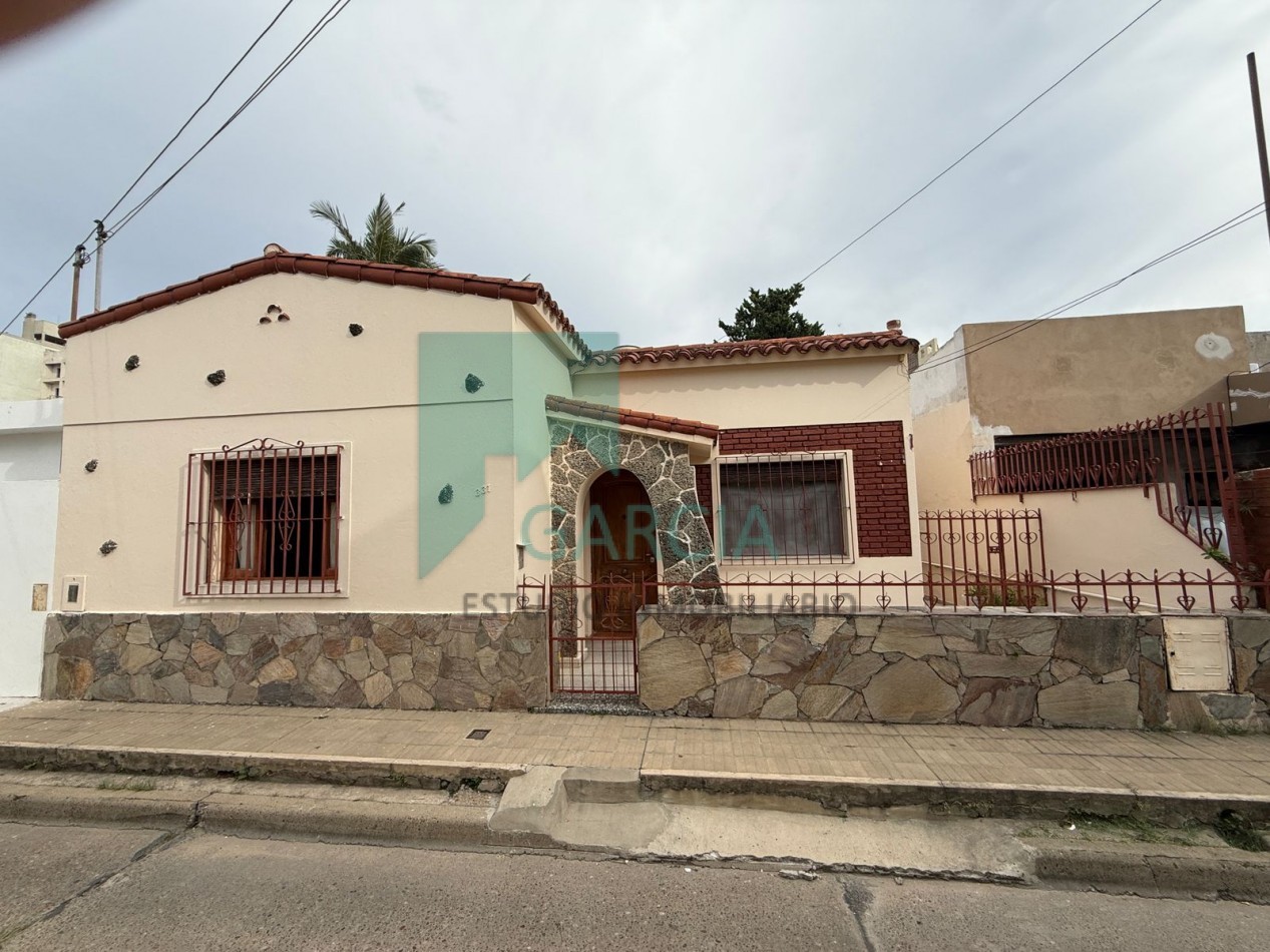 Se vende casa familiar dentro de bulevares