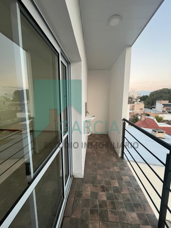 Vendo monoambiente a estrenar con balcon y ascesor zona Laprida y Patagonia.