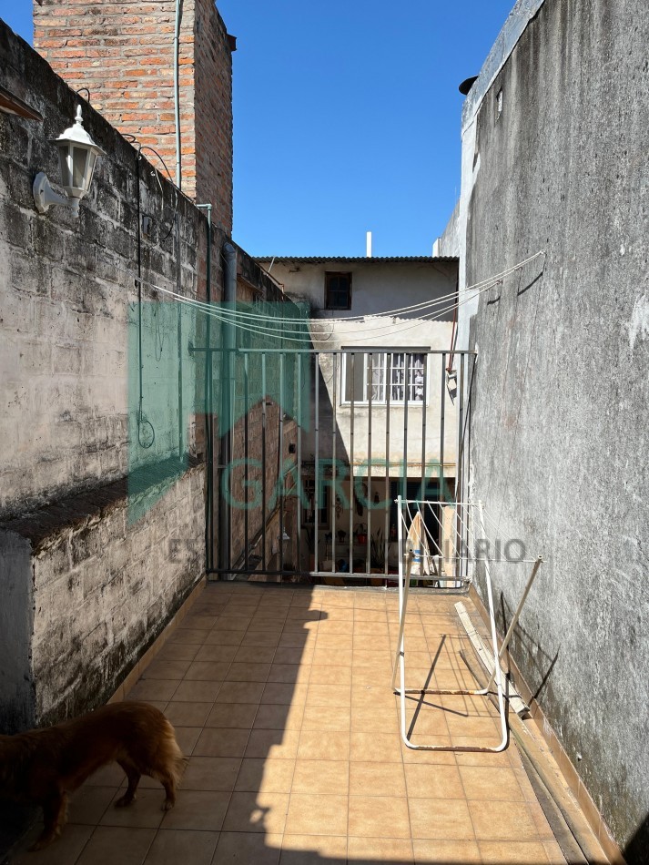 VENDO CASA ZONA CENTRO A UNA CUADRA DE LA PEATONAL SAN MARTIN