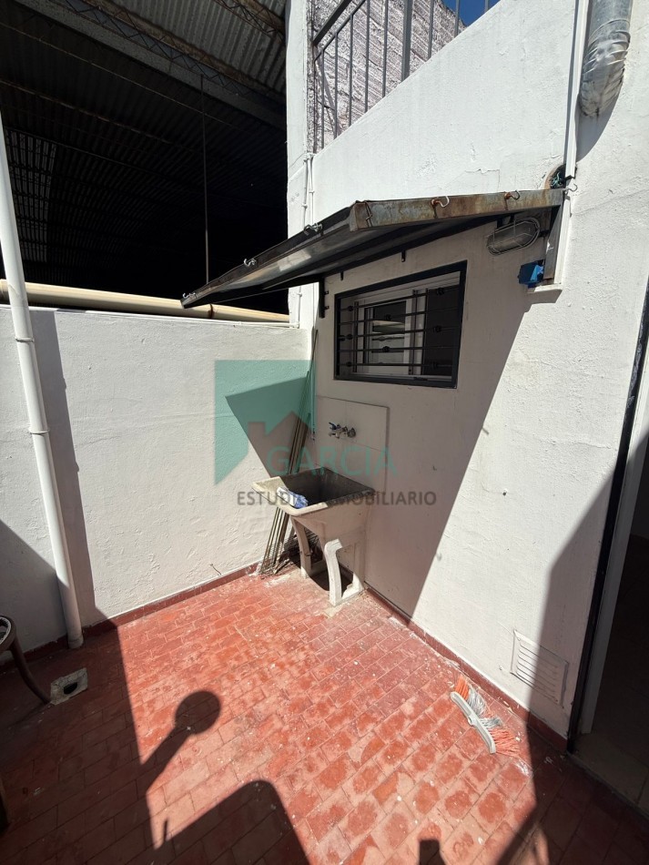 Alquilo Dpto 2 dorm 1er piso con Patio zona Centro!