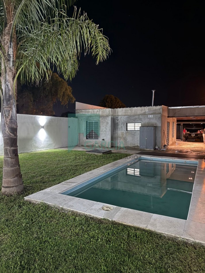 Alquilo casa de 3 dormitorios y piscina zona Crisologo Larralde y Av. Zanni