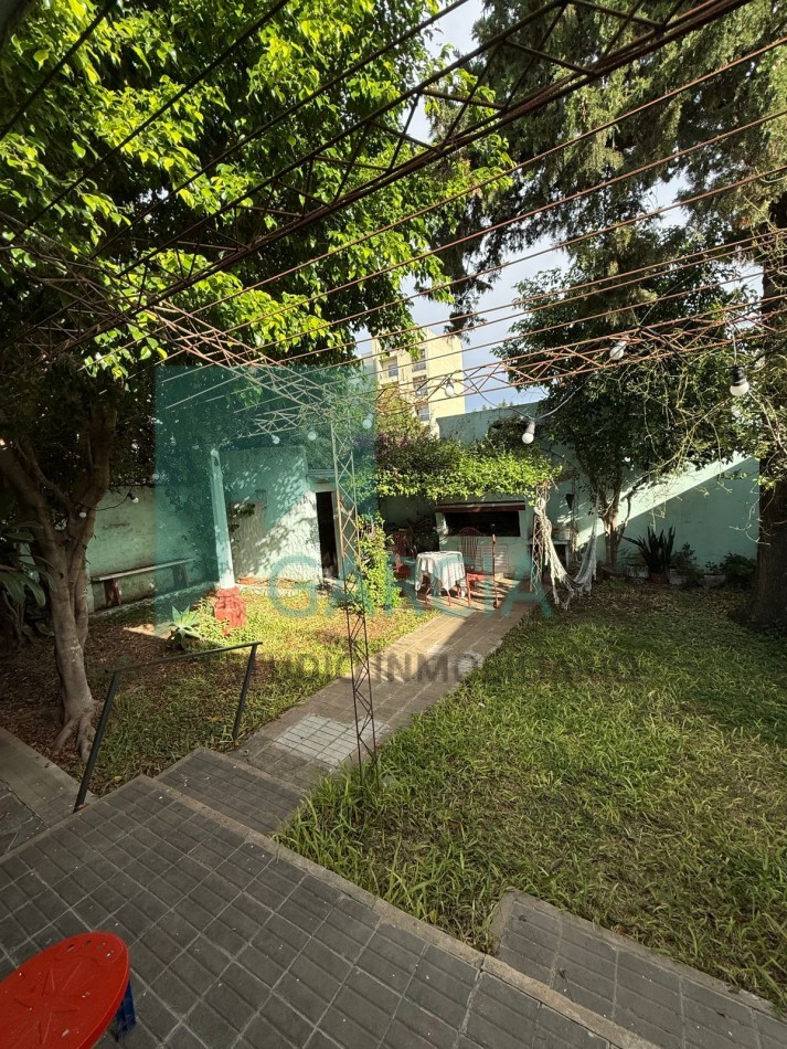 Se vende casa familiar dentro de bulevares
