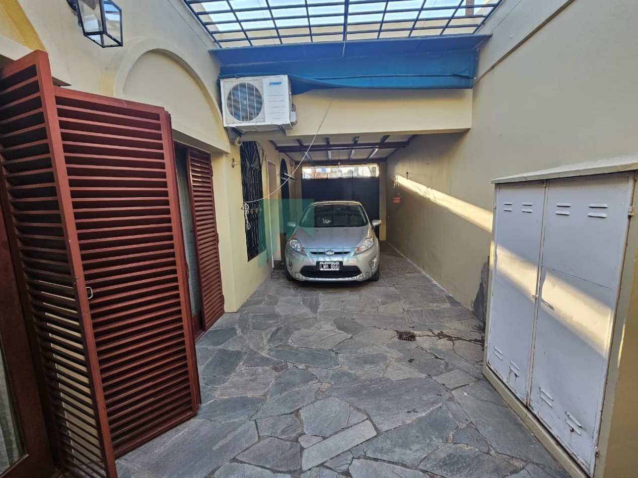 Se vende casa zona centro en una sola planta de tres dormitorios