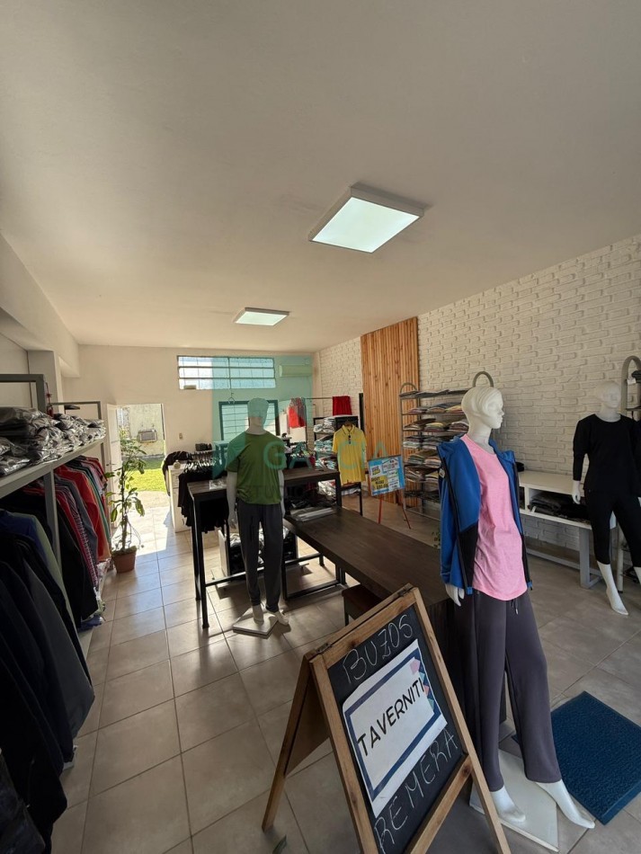 Alquilo  salon comercial en Av. Almafuerte y Gdor. Maya!!!