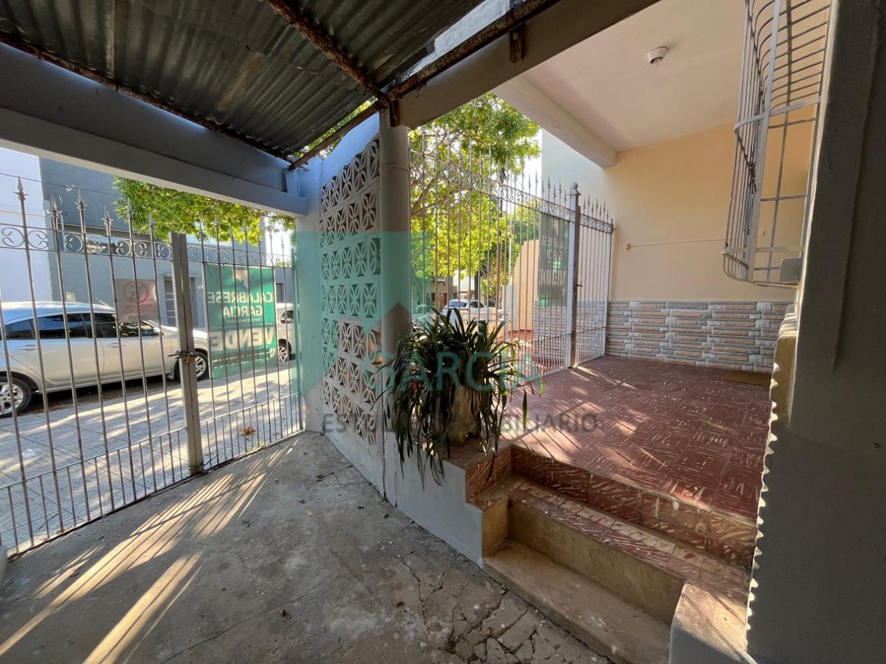 VENDO CASA EN CHACABUCO CASI PERON