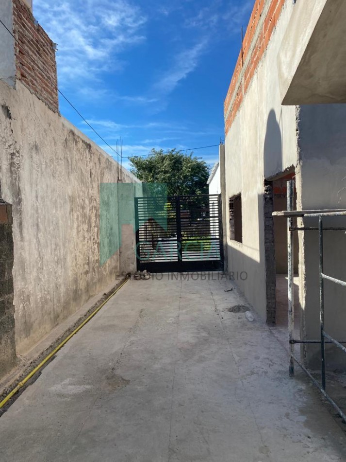 En venta casa en construccion, dos dormitorios, un baño,  zona Parque Gazzano !