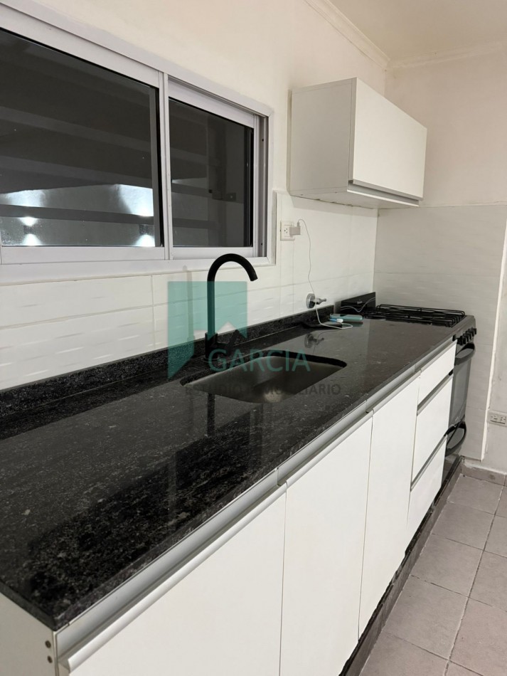 Alquilo casa de 3 dormitorios y piscina zona Crisologo Larralde y Av. Zanni